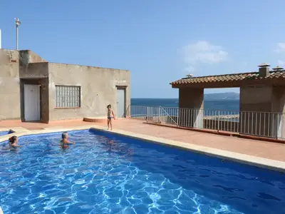 PoolOfHouse