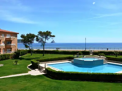 PoolOfHouse