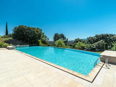PoolOfHouse
