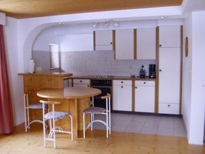 7431895-Ferienwohnung-2-La Punt Chamues-ch-300x225-3