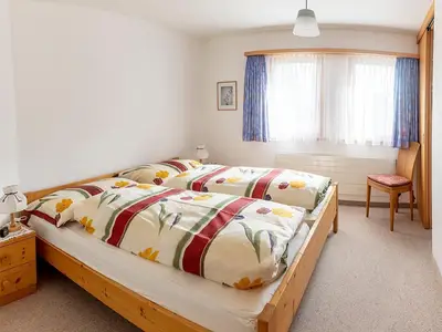 Schlafzimmer mit Doppelbett