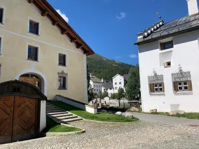 Blick auf die historischen Nachbarshäuser