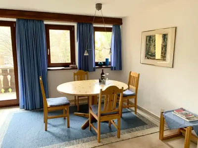 Essplatz mit Blick auf den Balkon