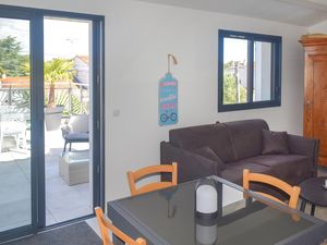 23755393-Ferienwohnung-4-La Rochelle-300x225-3