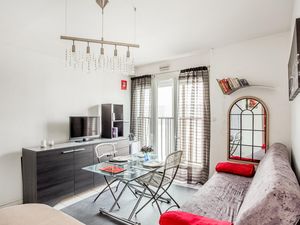 23824076-Ferienwohnung-3-La Rochelle-300x225-1