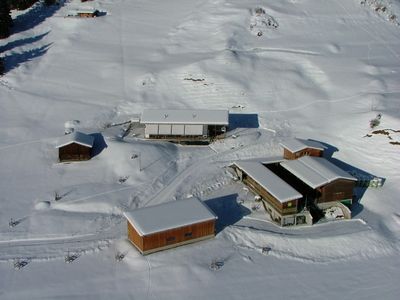 Galloway-Hof Laax aus der Gleitschirmperspektive