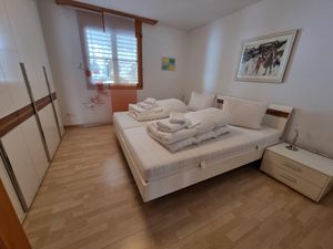 23194445-Ferienwohnung-4-Laax-300x225-4