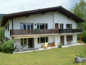 21745527-Ferienwohnung-4-Laax-300x225-0