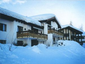 23852003-Ferienwohnung-6-Laax-300x225-0