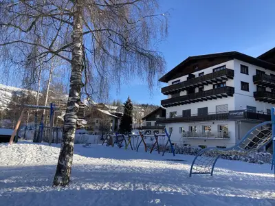 Wohnung auf Höhe des ersten Balkons
