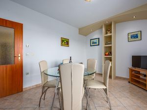 23514971-Ferienwohnung-5-Labin-300x225-3