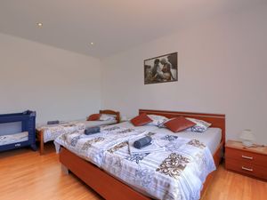 23846184-Ferienwohnung-8-Labin-300x225-3