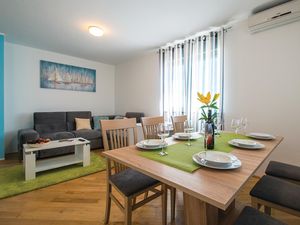 23722187-Ferienwohnung-6-Labin-300x225-2