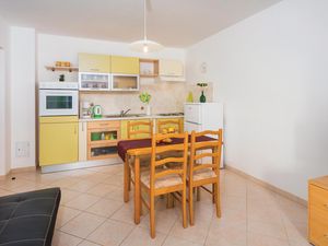 23726806-Ferienwohnung-5-Labin-300x225-2