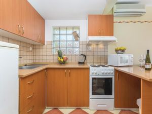 23736590-Ferienwohnung-6-Labin-300x225-2