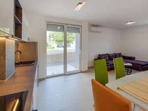 24014087-Ferienwohnung-2-Labin-300x225-1