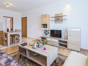 23747569-Ferienwohnung-2-Labin-300x225-3