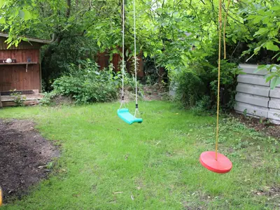 Schaukeln im hinteren Garten