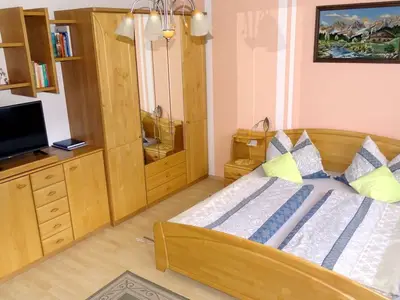 Schlafzimmer mit Ausziehcouch