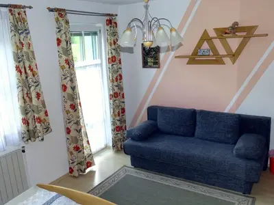 Schlafzimmer mit Ausziehcouch