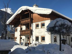 2608244-Ferienwohnung-4-Längenfeld-300x225-1