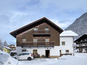 Ferienwohnung für 10 Personen (100 m²) in Längenfeld