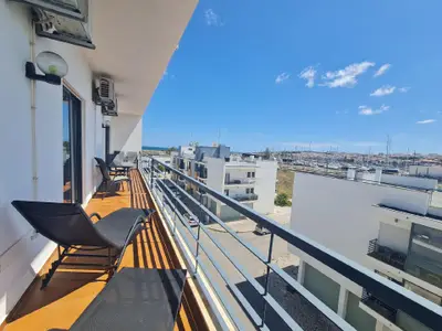 Balkon mit Aussicht zum Meer