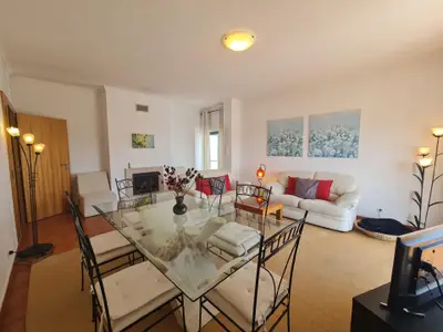 Wohnzimmer mit Essbereich