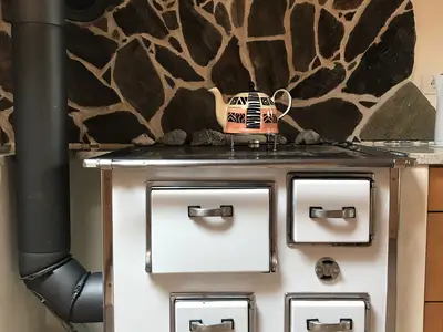 Holzofen in der Küche