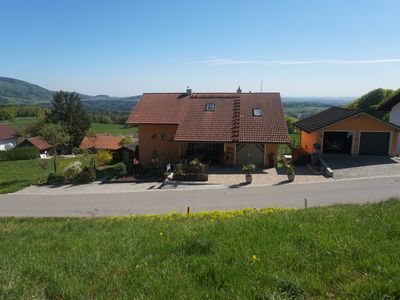 Eingang vom Parkplatz und zur Terrasse