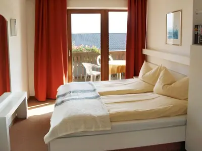 Schlafzimmer mit Doppelbett, Appartement "ARBER"