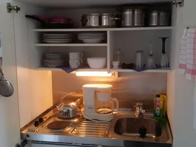 kleine Küche im Schrank