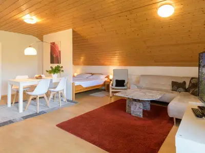 großer Wohnbereich m. zusätzlichem Doppelbett