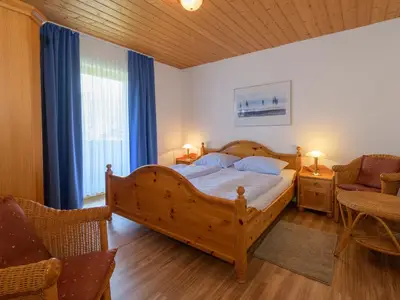 Schlafzimmer mit Doppelbett