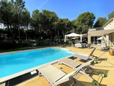 Ferienwohnung für 9 Personen (150 m²) in Lambesc 1/10