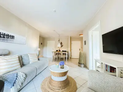Wohnbereich mit Couch, Sessel, Wlan, TV