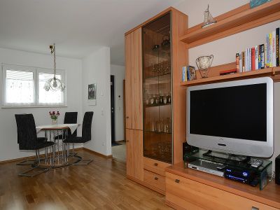 Wohnzimmer mit großem Flatscreen