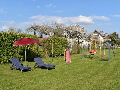 Garten mit Spielplatz