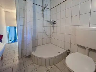 Dusche im Badezimmer