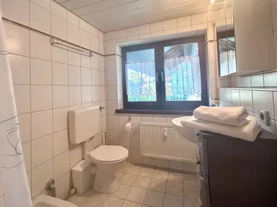 Dusche im Badezimmer
