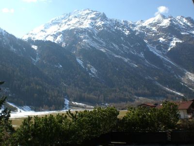 Aussicht auf die Berge, im Frühling