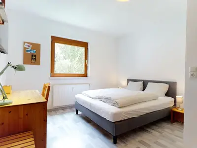 Ferienwohnung-Kathrin-Huben-Schlafzimmer-1-2