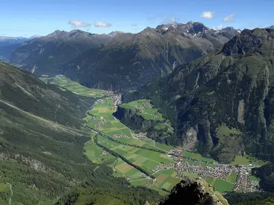 Längenfeld Ortstaufnahme mit Blick auf Huben, Runh