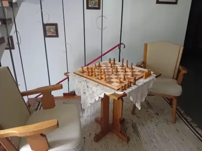 Schachspiel im Hausgang