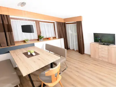 Wohnzimmer mit Essbereich