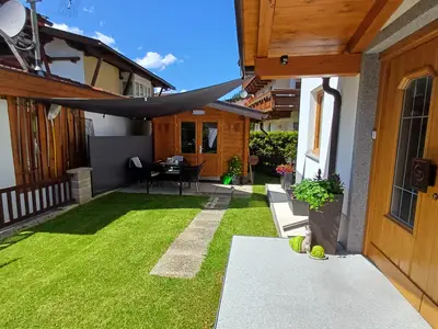 Gartenhaus mit gemütlicher Sitzecke