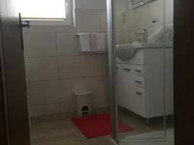 Badezimmer mit Dusche