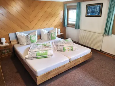 Schlafzimmer 1
