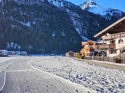 Außenansicht mit Loipe