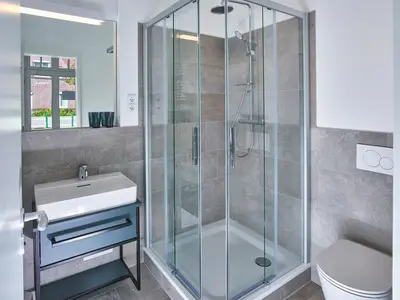 Badezimmer mit Dusche
